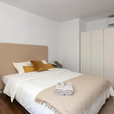 Sunshine Portside Gothic