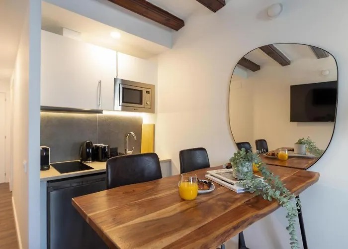 Sunshine Portside Gothic Apartment *
