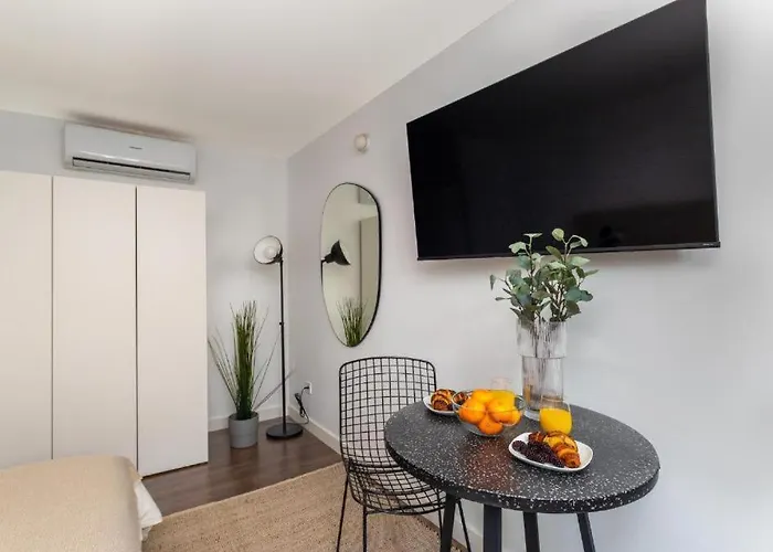 Sunshine Portside Gothic Apartment
